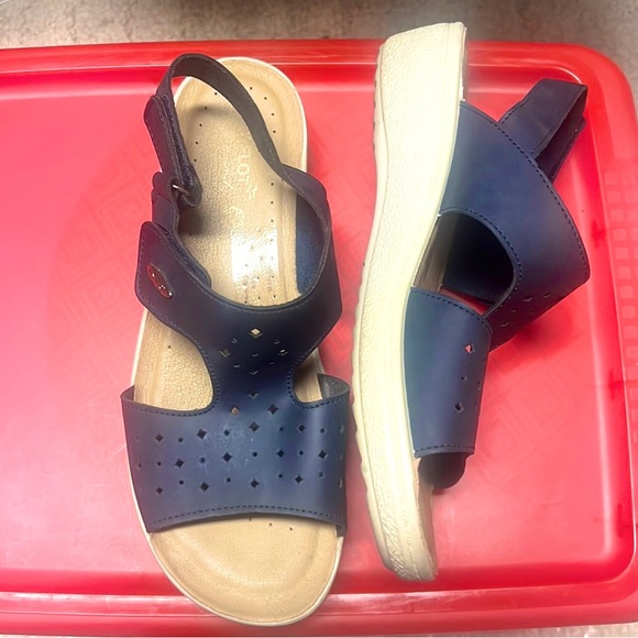 Flyflot Sandals Size 10 - Picture 7 of 15